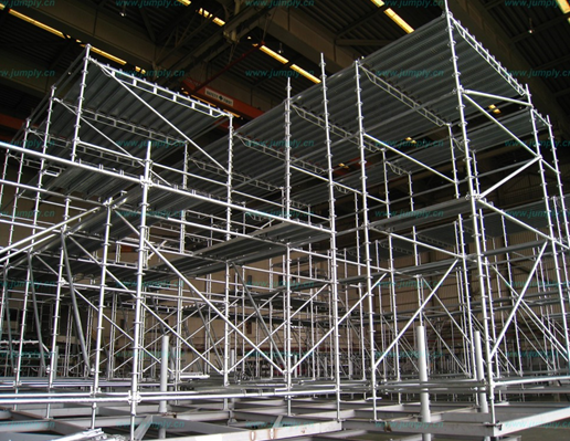 探討腳手架配件桿件在搭設(shè)上有何要求?